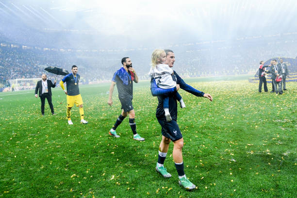 件而变得悲 件而变得悲